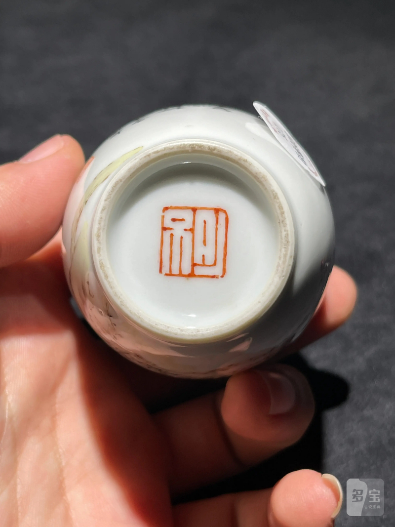 民国 田鹤仙款粉彩梅花纹小瓶 - 图8